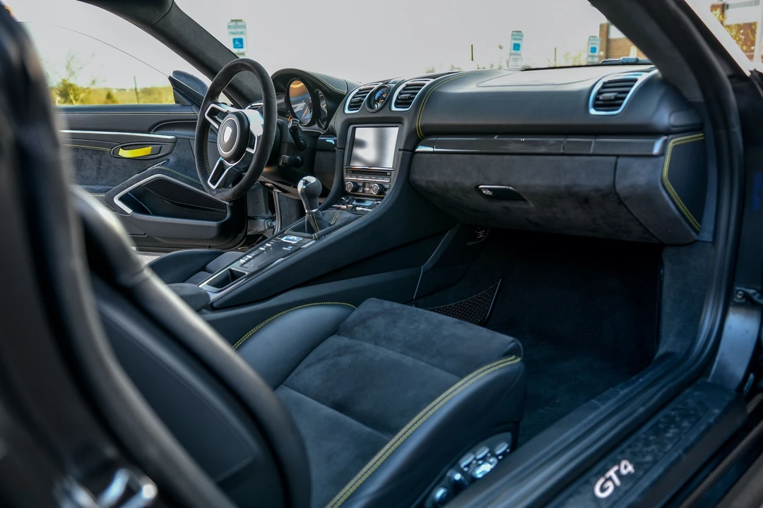 2016 Porsche 981 Cayman GT4 - Image 10 of 16
