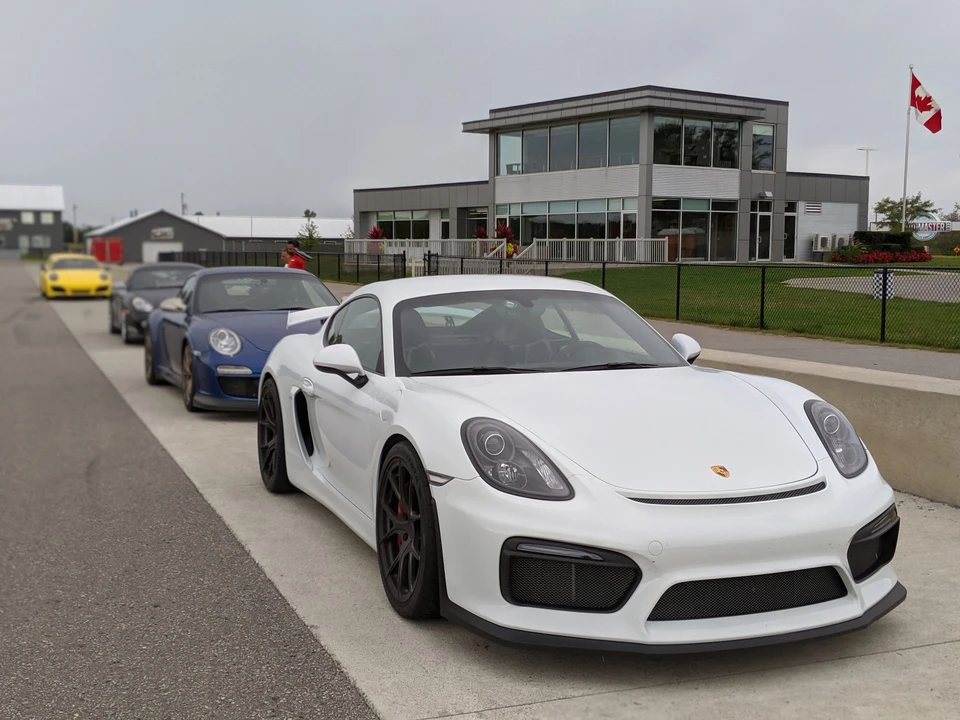 2016 Porsche 981 Cayman GT4 - Image 9 of 31