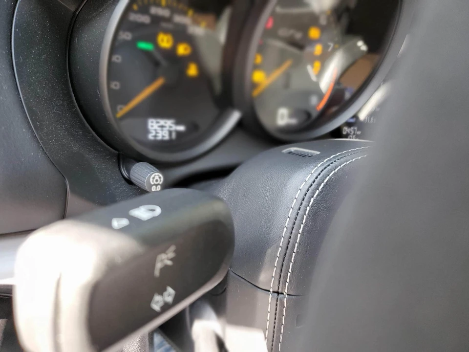 2016 Porsche 981 Cayman GT4 - Image 25 of 31