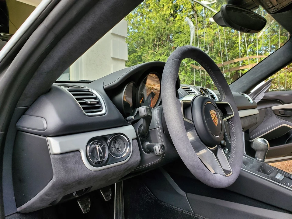 2016 Porsche 981 Cayman GT4 - Image 17 of 31