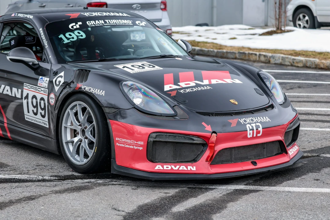 2016 Porsche 981 Cayman GT4 Clubsport - Image 26 of 31