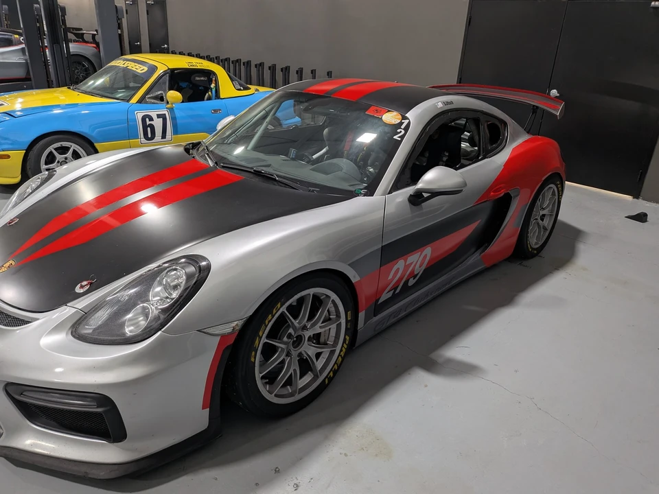 2016 Porsche 981 Cayman GT4 Clubsport - Image 4 of 9