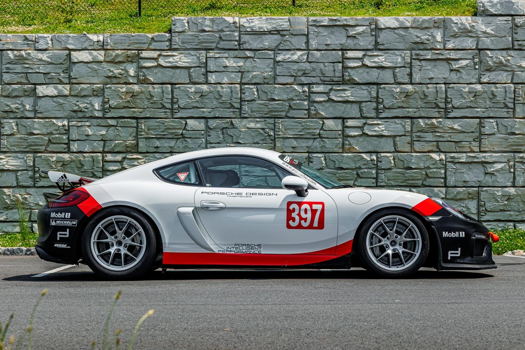 2016 Porsche 981 Cayman GT4 Clubsport - Image 13 of 31