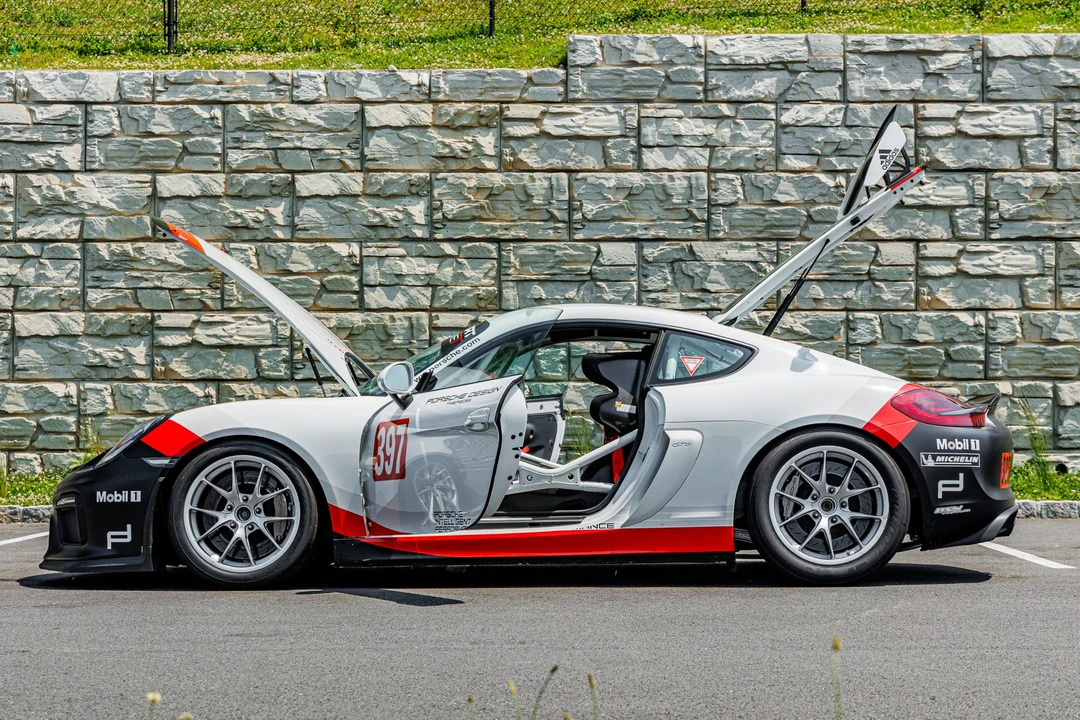 2016 Porsche 981 Cayman GT4 Clubsport - Image 30 of 31