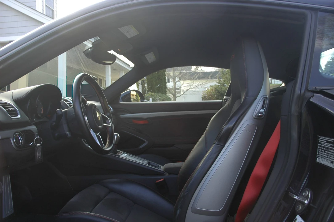 2016 Porsche 981 Cayman GT4 - Image 25 of 31