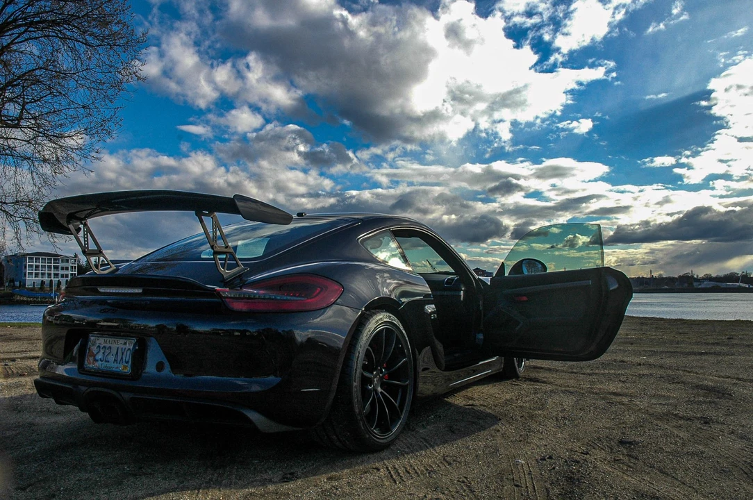 2016 Porsche 981 Cayman GT4 - Image 13 of 31