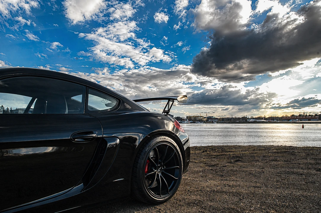 2016 Porsche 981 Cayman GT4 - Image 18 of 31