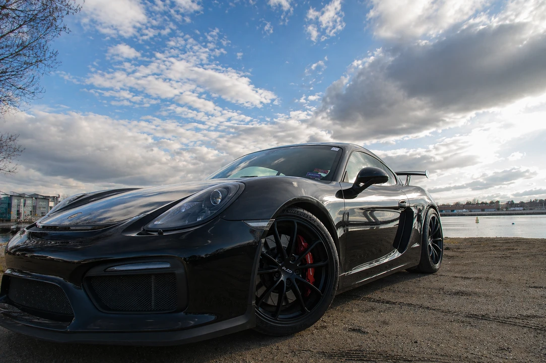 2016 Porsche 981 Cayman GT4 - Image 8 of 31