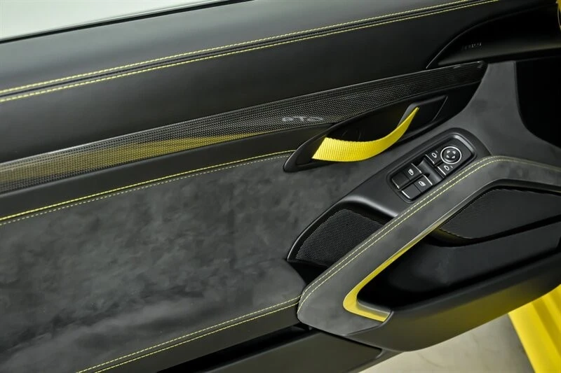 2016 Porsche 981 Cayman GT4 - Image 15 of 31