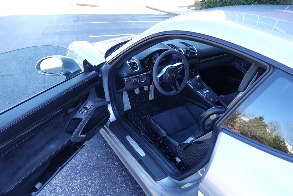 2016 Porsche 981 Cayman GT4 - Image 9 of 18
