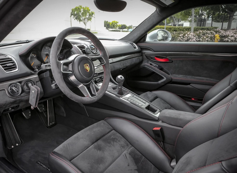 2016 Porsche 981 Cayman GT4 - Image 3 of 4