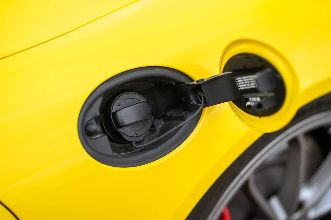 2016 Porsche 981 Cayman GT4 - Image 25 of 31