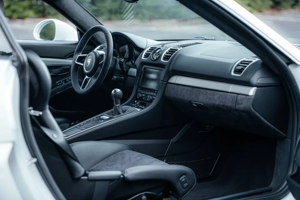 2016 Porsche 981 Cayman GT4 - Image 17 of 20