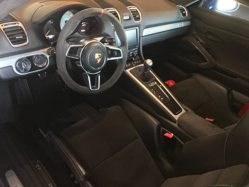 2016 Porsche 981 Cayman GT4 - Image 9 of 15
