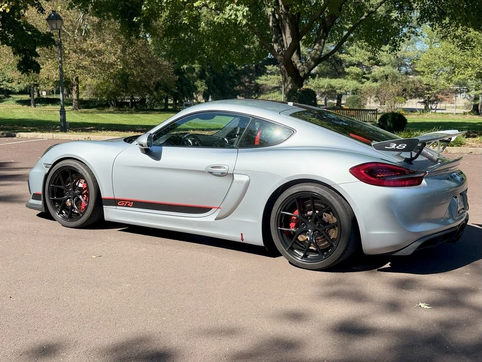 2016 Porsche 981 Cayman GT4 - Image 2 of 20