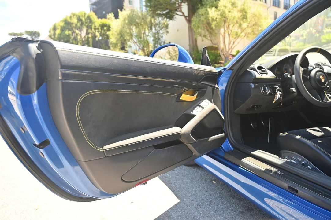 2016 Porsche 981 Cayman GT4 - Image 7 of 12
