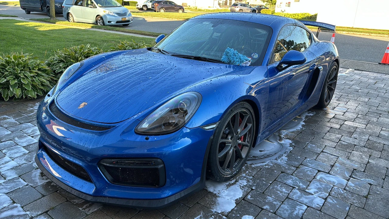 2016 Porsche 981 Cayman GT4 - Image 9 of 17