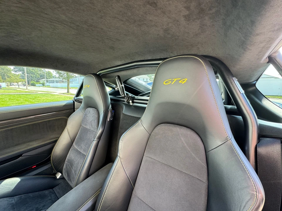 2016 Porsche 981 Cayman GT4 - Image 16 of 17