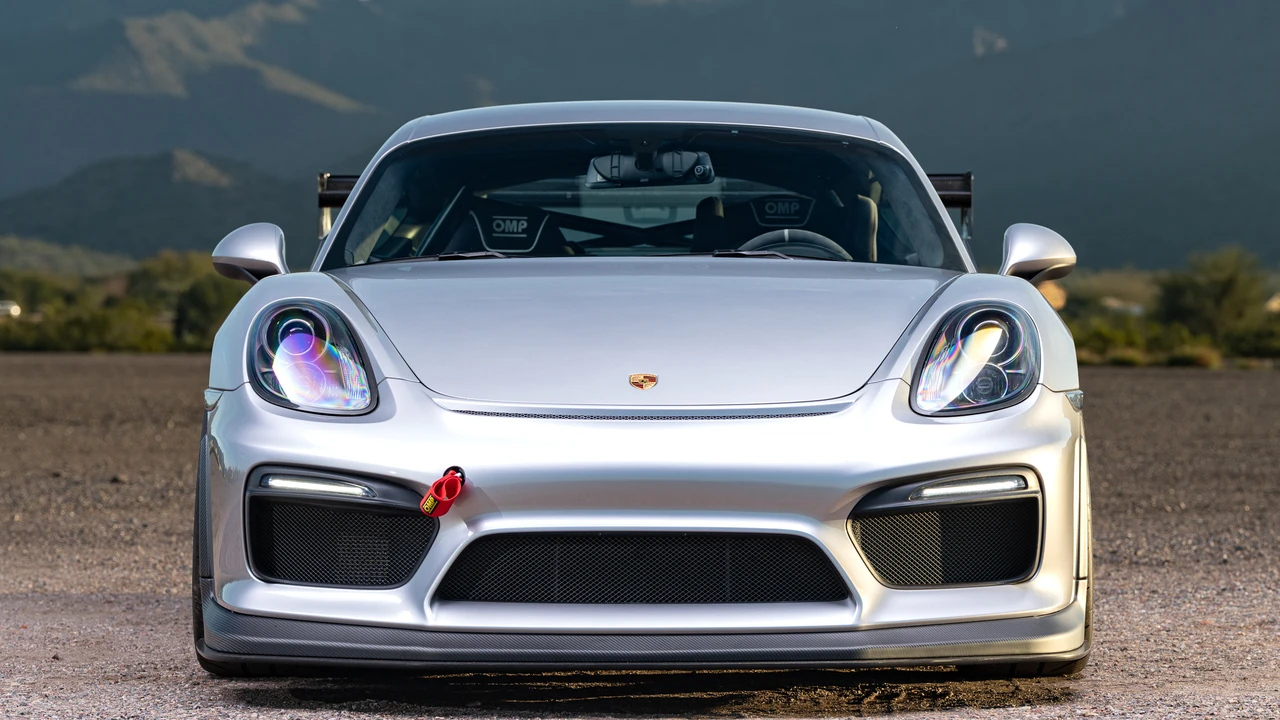 2016 Porsche 981 Cayman GT4 - Image 9 of 31