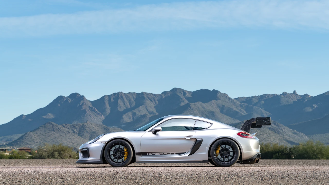 2016 Porsche 981 Cayman GT4 - Image 14 of 31