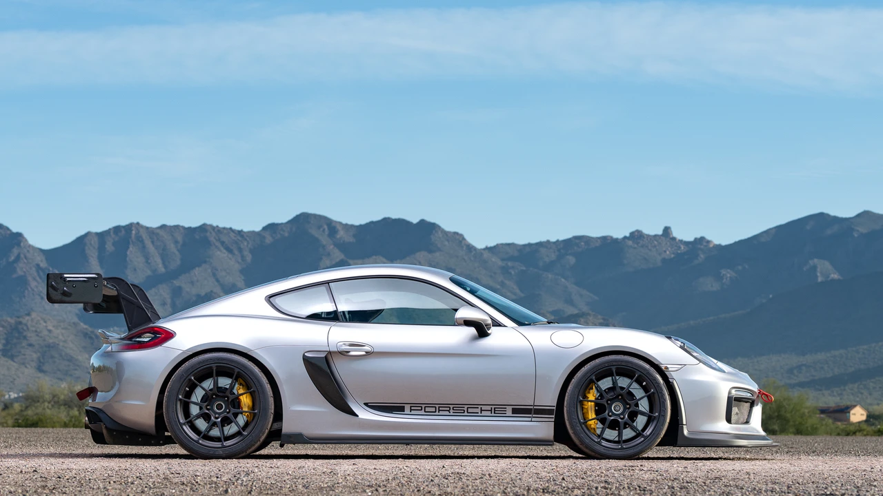 2016 Porsche 981 Cayman GT4 - Image 16 of 31
