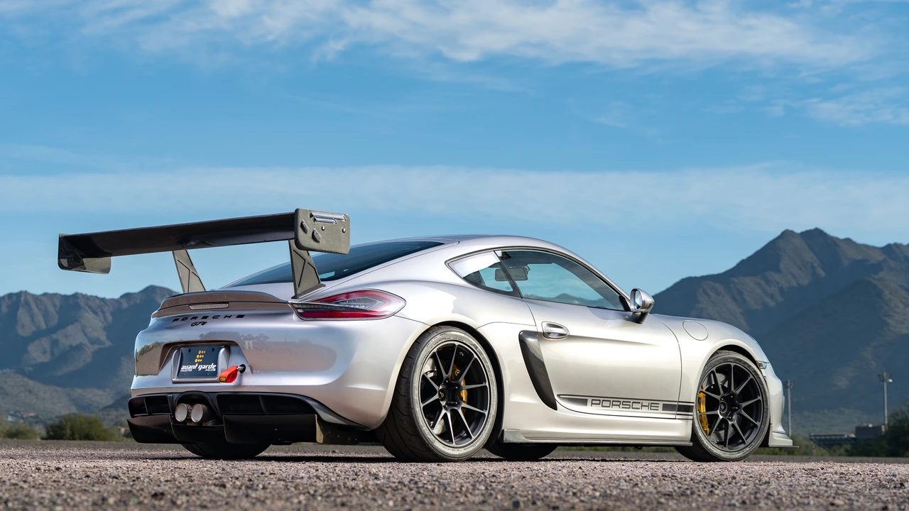 2016 Porsche 981 Cayman GT4 - Image 18 of 31