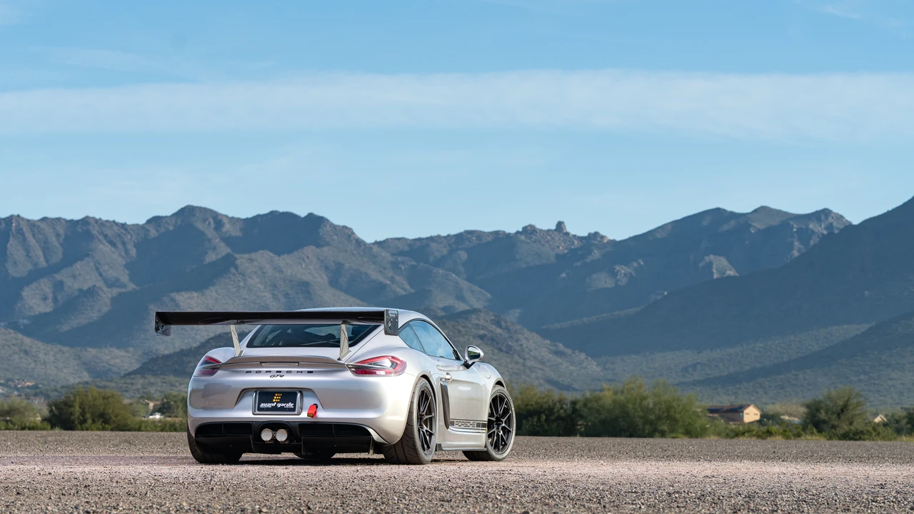 2016 Porsche 981 Cayman GT4 - Image 19 of 31