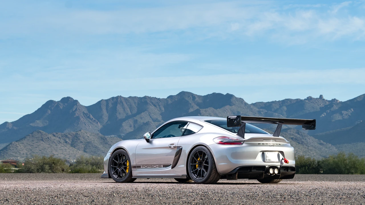 2016 Porsche 981 Cayman GT4 - Image 27 of 31