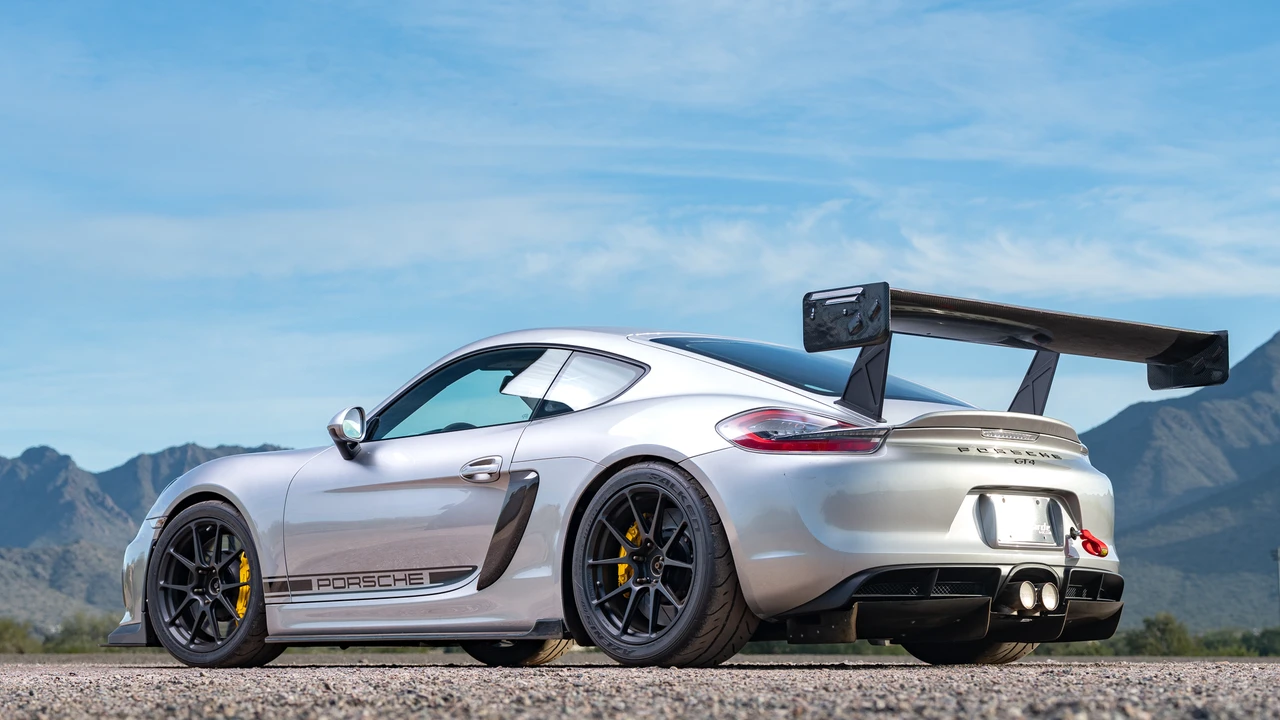 2016 Porsche 981 Cayman GT4 - Image 28 of 31