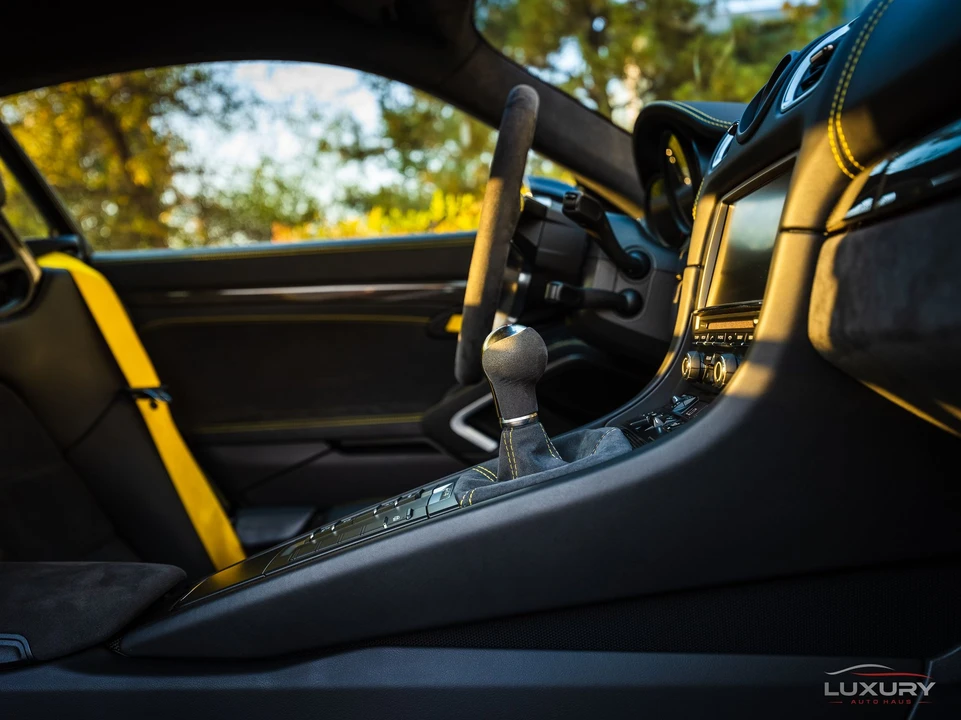 2016 Porsche 981 Cayman GT4 - Image 7 of 23