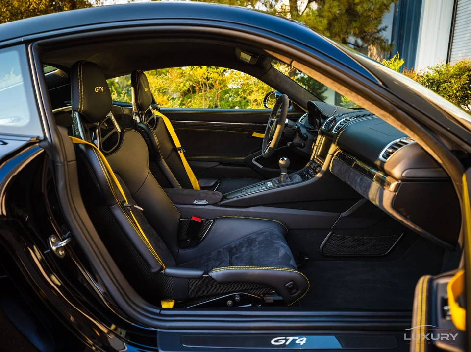 2016 Porsche 981 Cayman GT4 - Image 16 of 23
