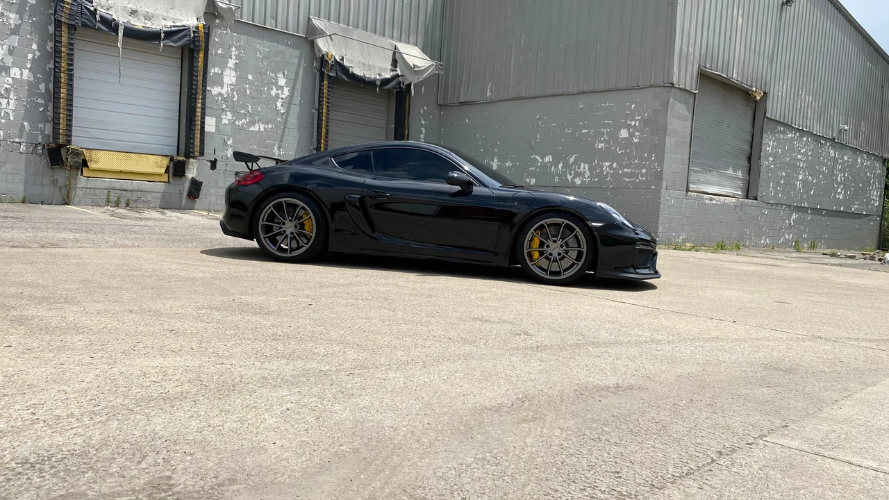2016 Porsche 981 Cayman GT4 - Image 24 of 31