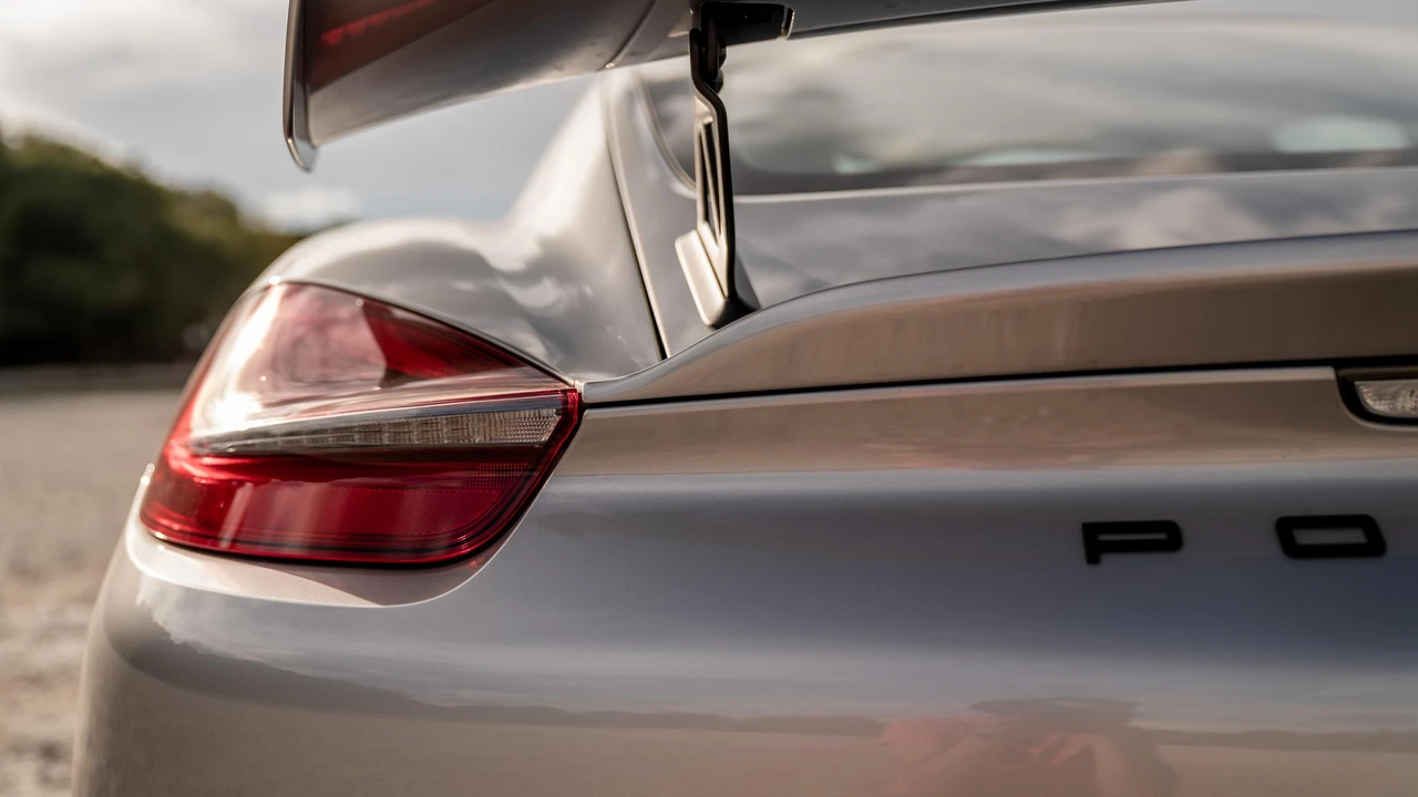 2016 Porsche 981 Cayman GT4 - Image 28 of 31