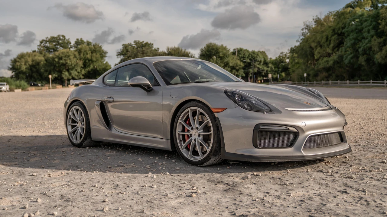 2016 Porsche 981 Cayman GT4 - Image 8 of 31