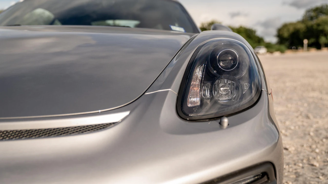 2016 Porsche 981 Cayman GT4 - Image 25 of 31