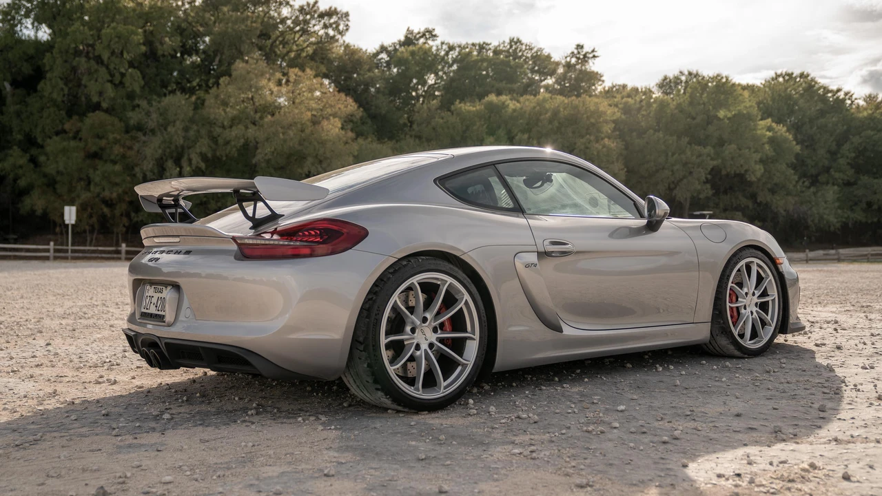 2016 Porsche 981 Cayman GT4 - Image 7 of 31