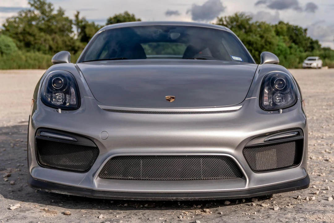 2016 Porsche 981 Cayman GT4 - Image 2 of 31