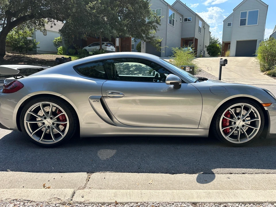 2016 Porsche 981 Cayman GT4 - Image 17 of 31