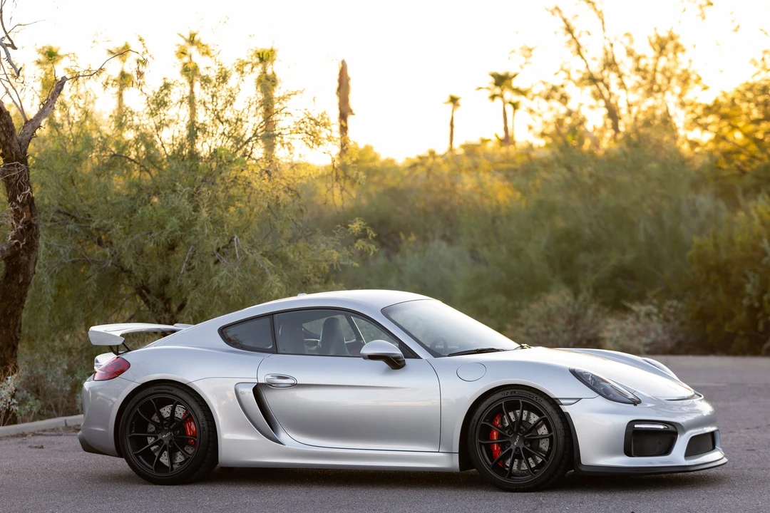 2016 Porsche 981 Cayman GT4 - Image 24 of 31