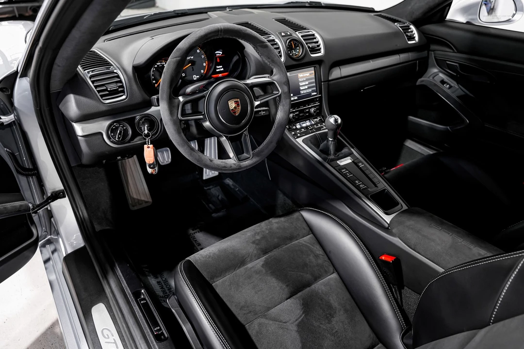 2016 Porsche 981 Cayman GT4 - Image 10 of 21