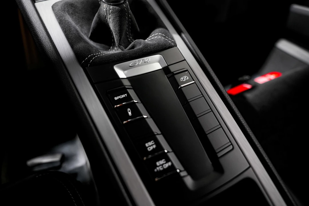 2016 Porsche 981 Cayman GT4 - Image 18 of 21