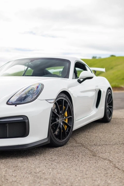 2016 Porsche 981 Cayman GT4 - Image 5 of 11