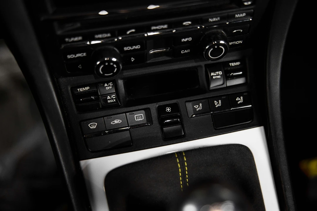 2016 Porsche 981 Cayman GT4 - Image 24 of 31