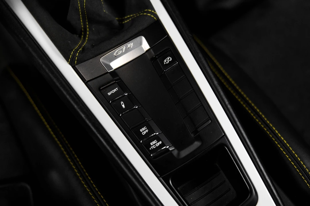 2016 Porsche 981 Cayman GT4 - Image 27 of 31