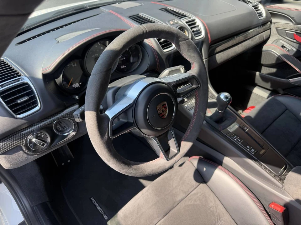 2016 Porsche 981 Cayman GT4 - Image 4 of 5