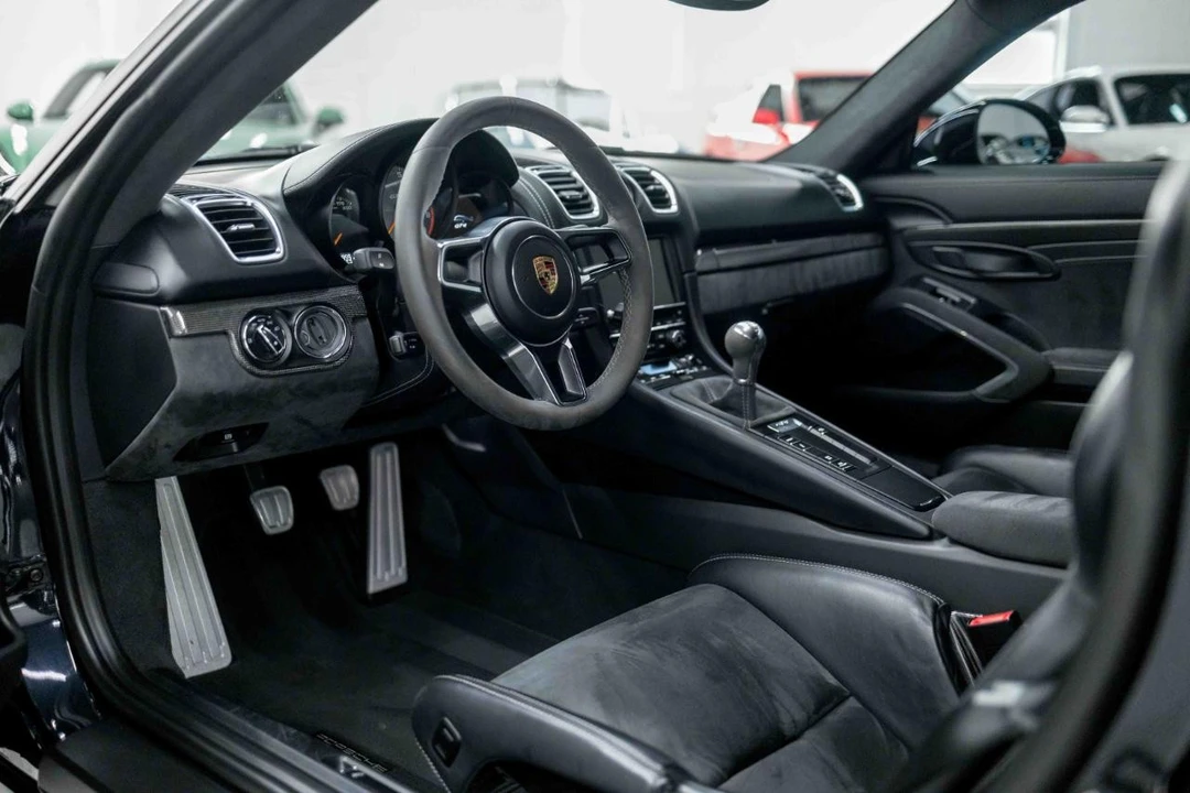 2016 Porsche 981 Cayman GT4 - Image 2 of 31