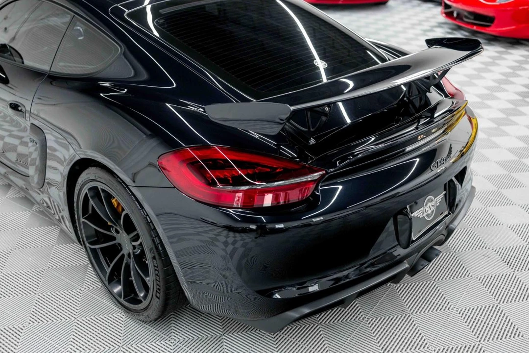 2016 Porsche 981 Cayman GT4 - Image 27 of 31