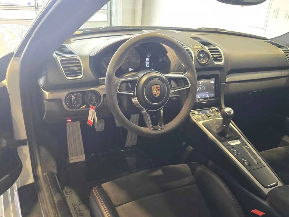 2016 Porsche 981 Cayman GT4 - Image 4 of 5