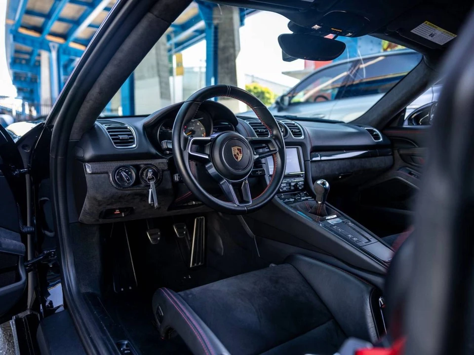 2016 Porsche 981 Cayman GT4 - Image 4 of 5