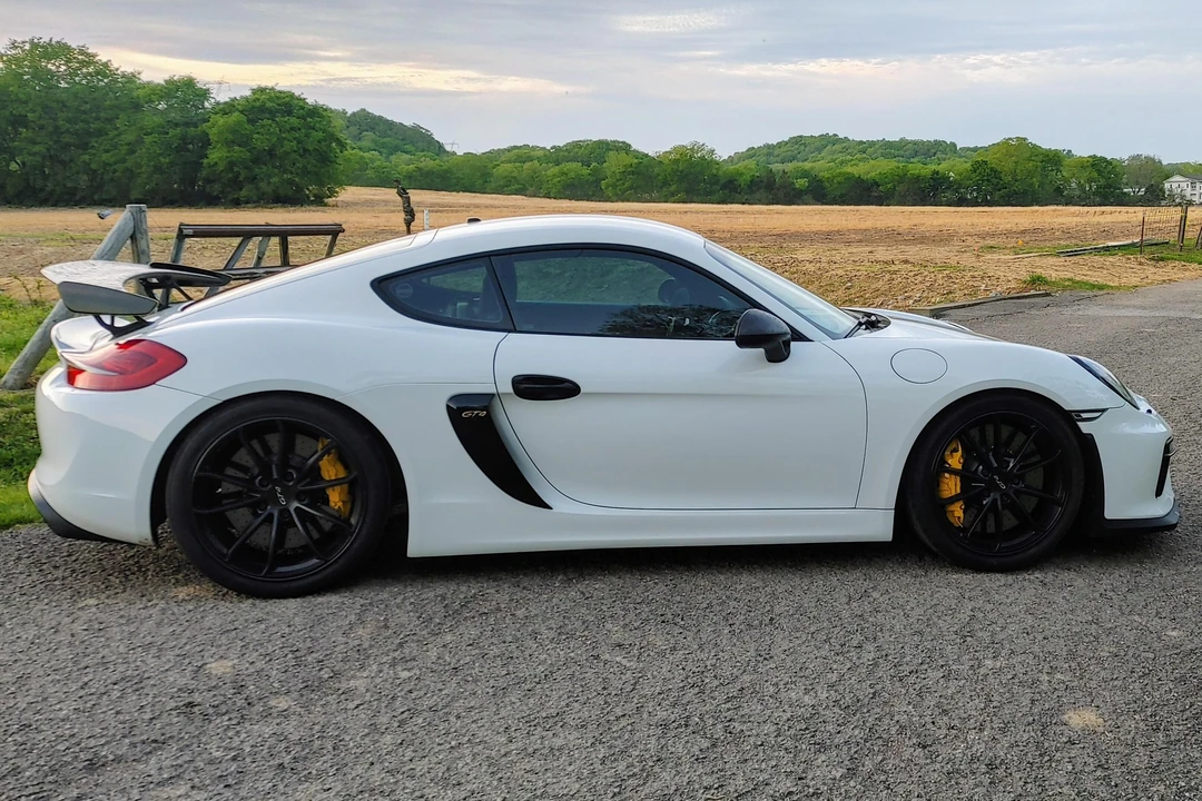 2016 Porsche 981 Cayman GT4 - Image 2 of 31